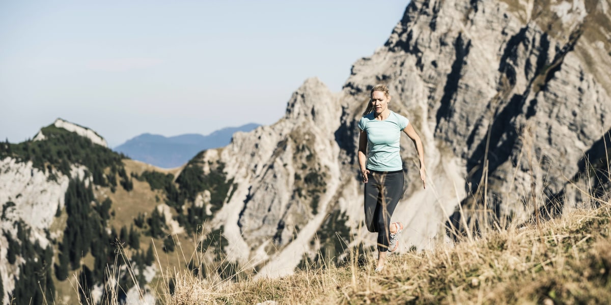 Titelseite 20 Titelseite -Funktionsshirts Verkaufsgeschäft 423421