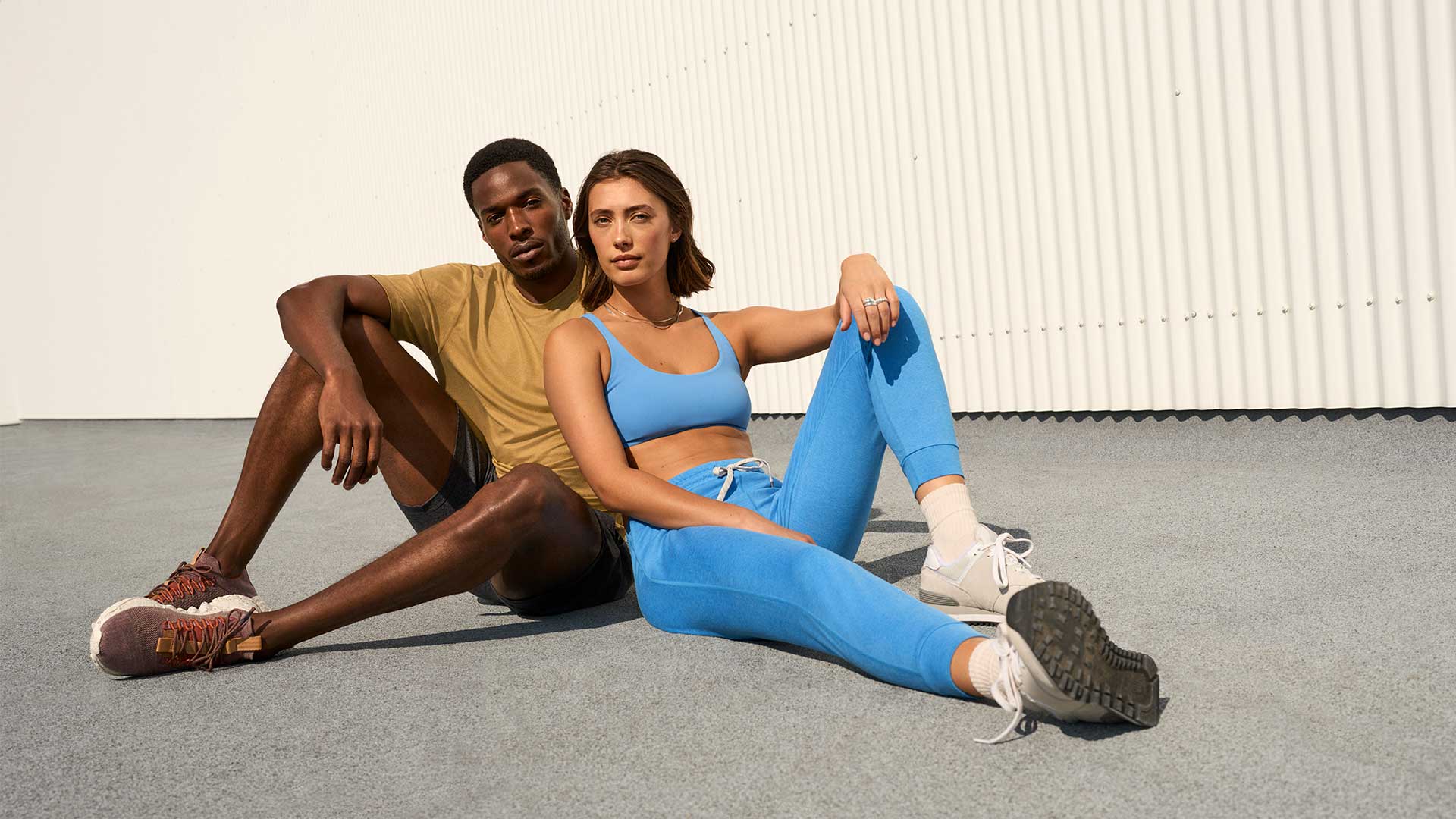 Titelseite 1 Titelseite -Funktionsshirts Verkaufsgeschäft 654564