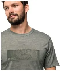 Jack Wolfskin Kammweg Graphic S/S - Funktionsshirt 9 Jack Wolfskin Kammweg Graphic S/S - Funktionsshirt -Funktionsshirts Verkaufsgeschäft jack wolfskin kammweg graphic s s funktionsshirt detail 4